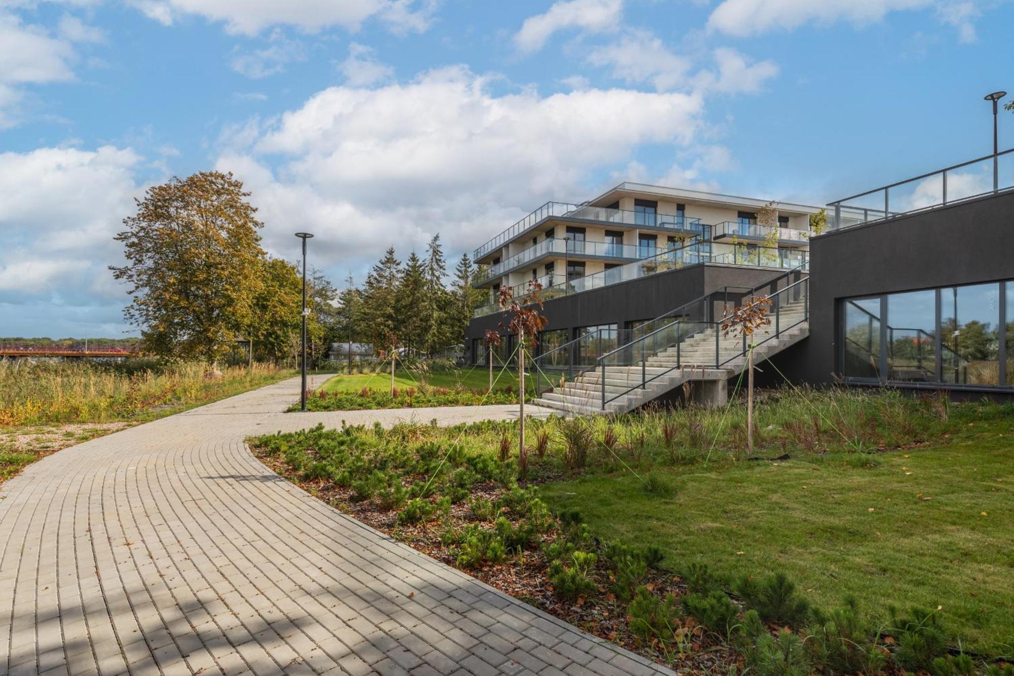 Wellness With Parking By Renters Prestige Apartment