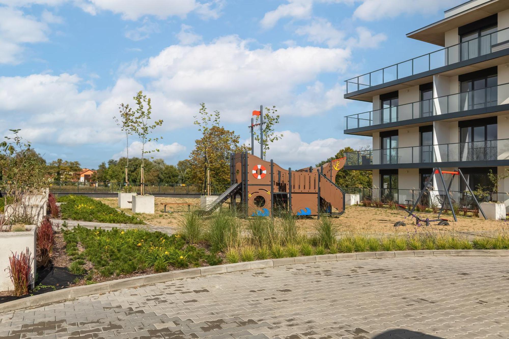 Wellness With Parking By Renters Prestige Apartment Dziwnów