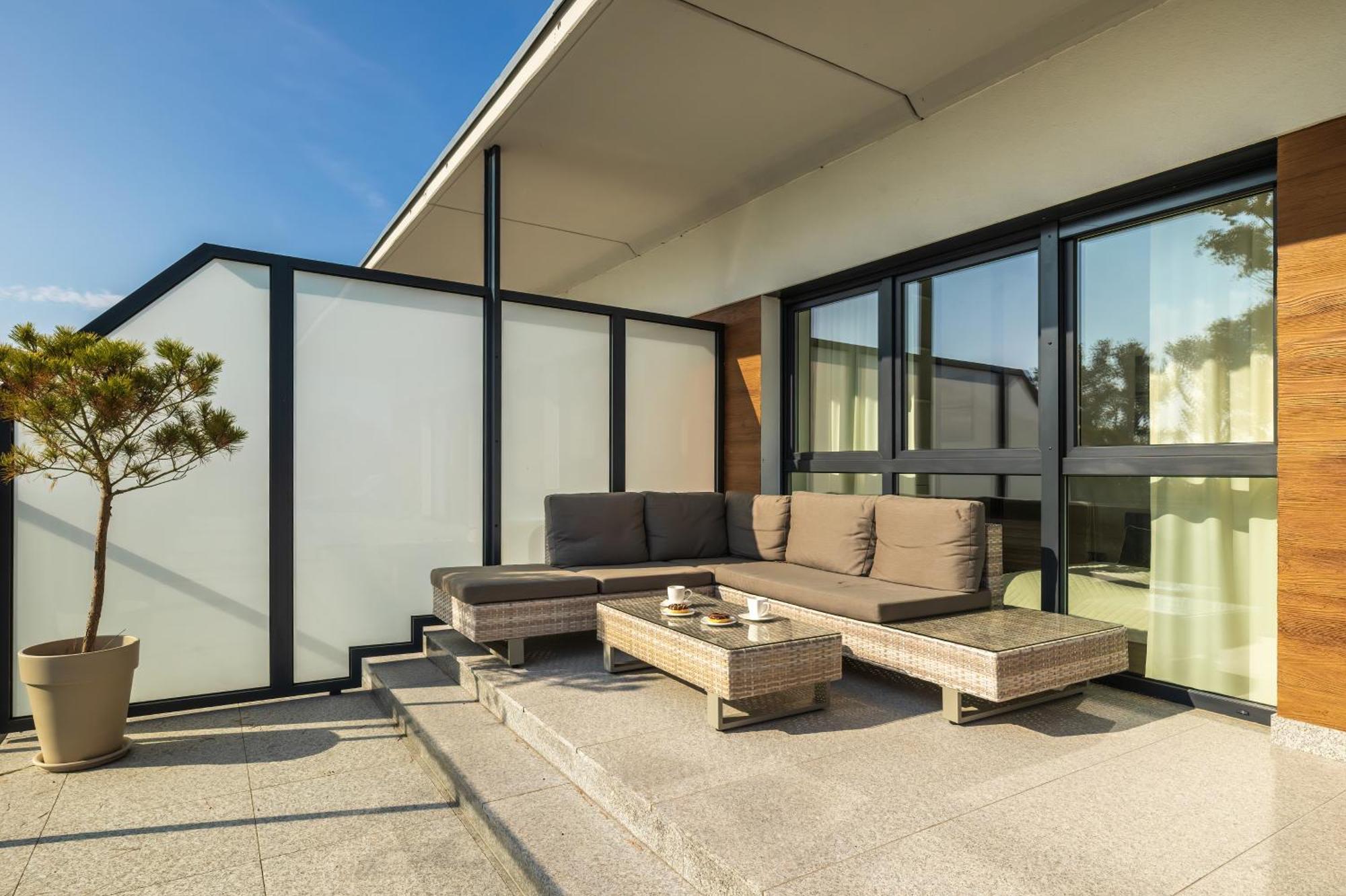 Wellness With Parking By Renters Prestige Apartment