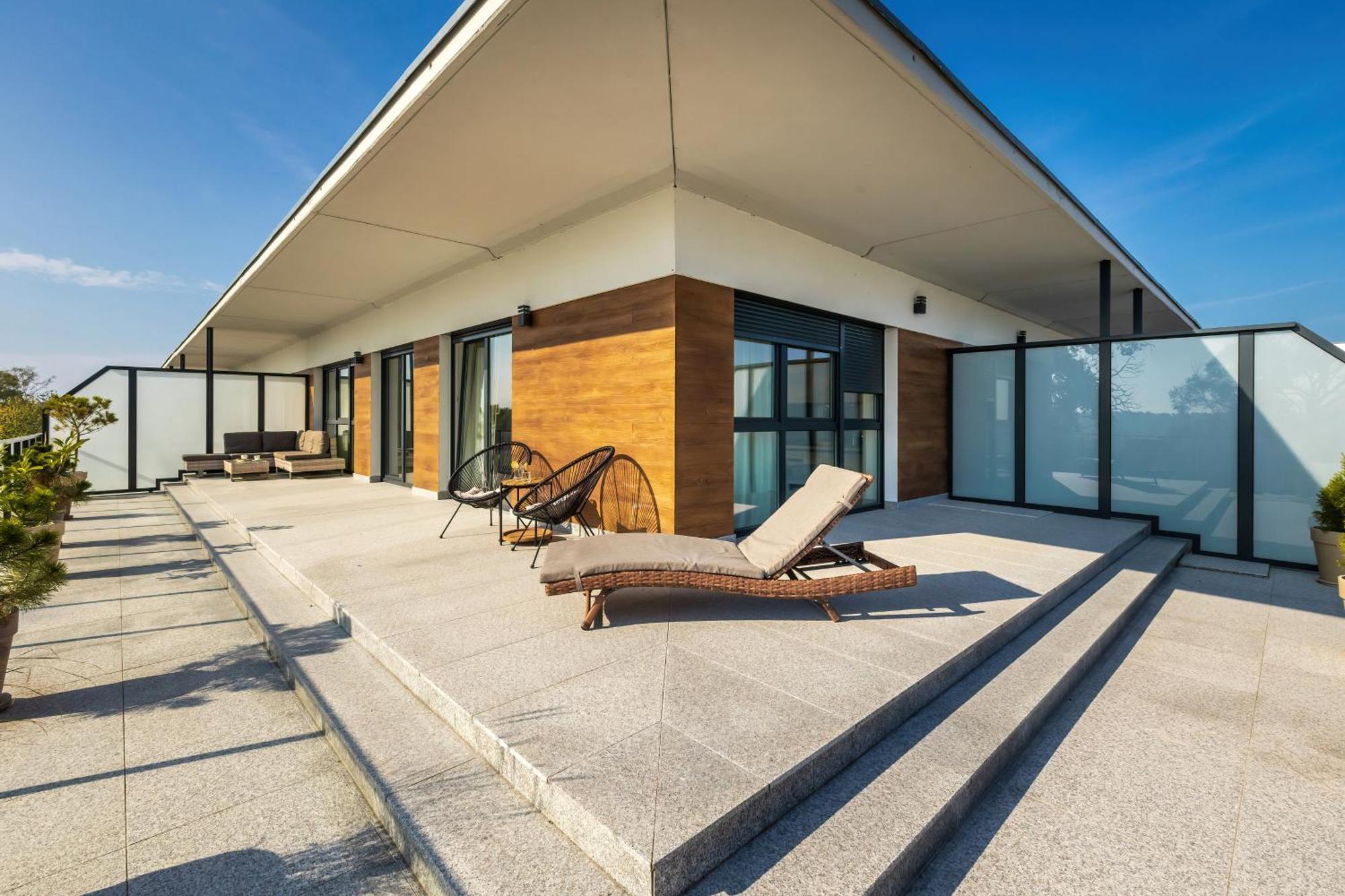 Wellness With Parking By Renters Prestige